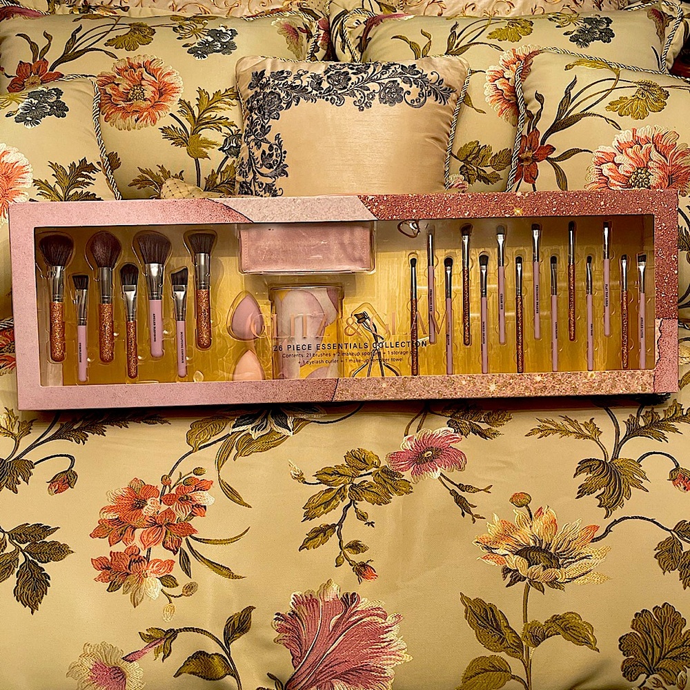 Tiktok Famous Glitz & Glam Brush Set (26 pieces)